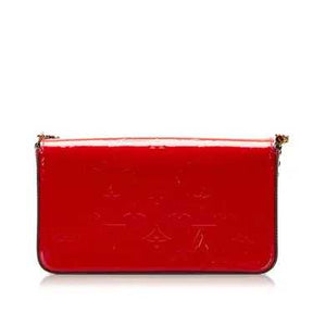 LV
Sac à main
Bon état
Rouge