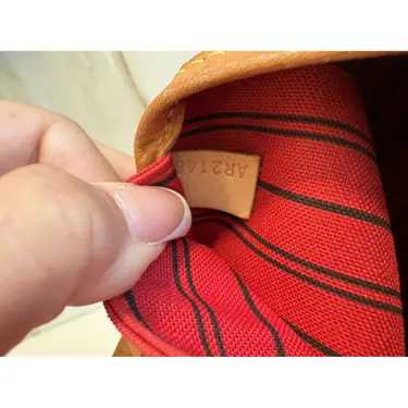 LV Cabas Neverfull 
Marron