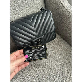 Ch@nel
Sac bandoulière Timeless/Classique Bon état 
Noir