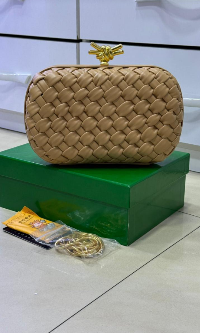 Bôttëga Vênëta pochette à nœuds