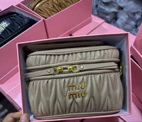 MIÛ MIÜ 
SACS A MAIN nappa matelasse  porté bandoulière