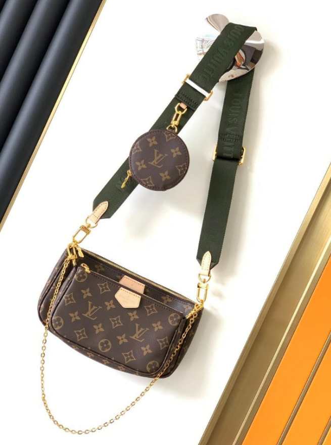 LV 
pochette Multi Accessories