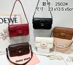 MIÛ MIÜ 
sac porté épaule Penny
