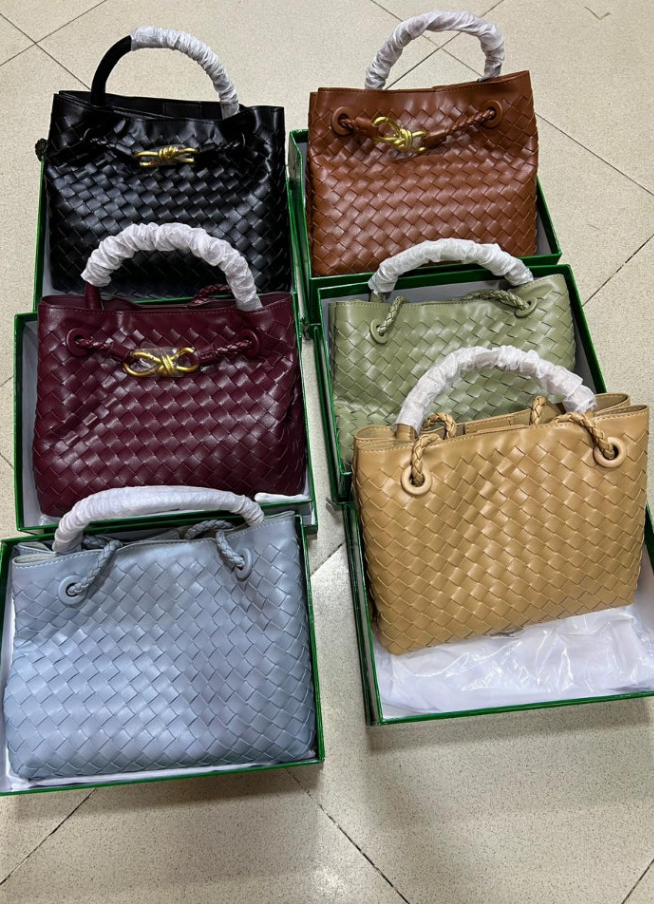 BÔTTËGA VÊNËTA 
Andiamo bag