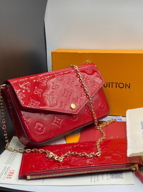 LV
Sac à main
Bon état
Rouge