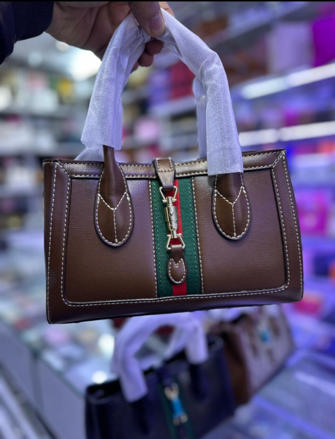 Sac Cabas de petite taille avec fermeture à piston