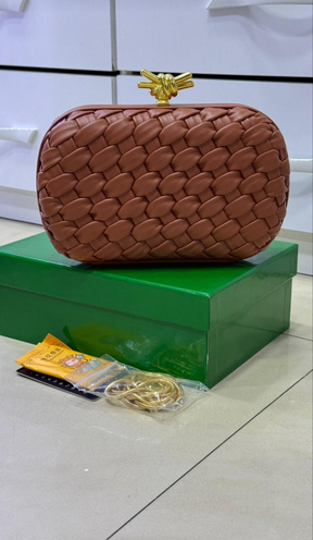 Bôttëga Vênëta 
Knot clutch