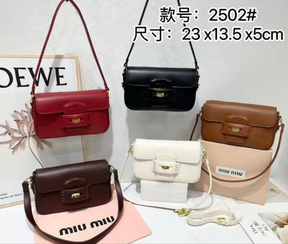 MIÛ MIÜ 
sac porté épaule Penny