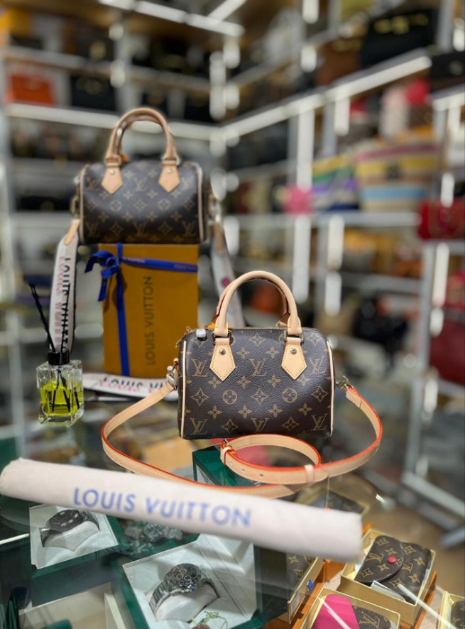 LV Sac Speedy Bandoulière 20 en cuir