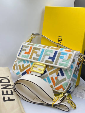 Fêndï 
Sac à main Baguette Fendi Toile Multicolore