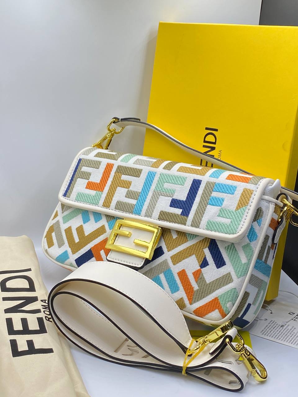 Fêndï 
Sac à main Baguette Fendi Toile Multicolore