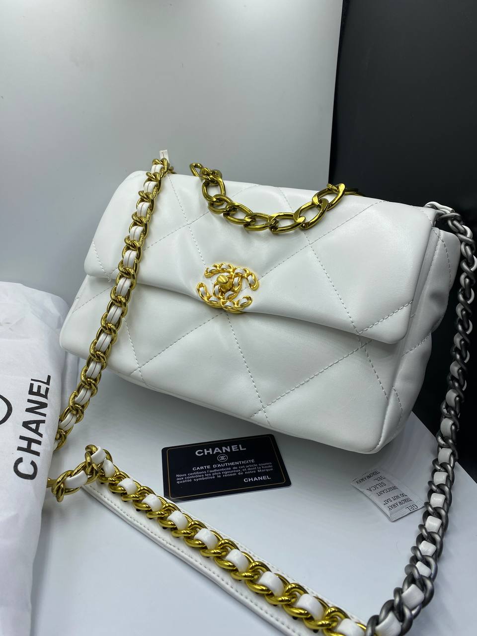 Sac à main Chanel 19 Très bon état, Blanc