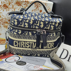 CHRISTI@N DIÔR Vanity DiorTravel