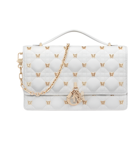 Mini sac My Diôr
d'agneau Cannage blanc et studs dorés Dior Cabinet de Curiosités