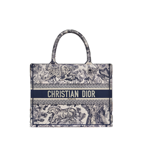 Sac Diôr Book Tote Medium
Broderie Toile de Jouy écrue et bleue