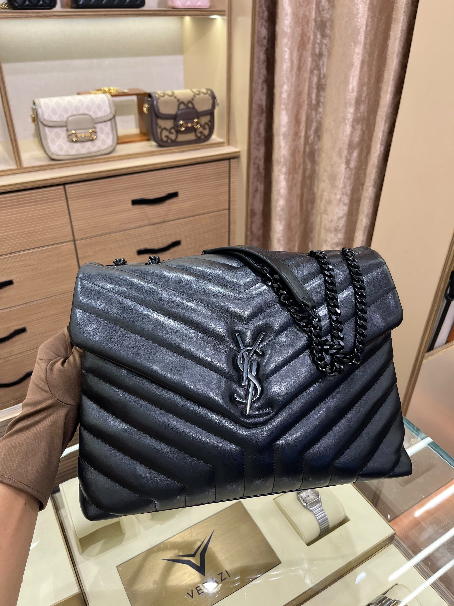 SAINT LAURENT Loulou de taille moyenne en cuir matelassé