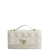 Mini sac My Dior
Cuir d'agneau Cannage couleur latte