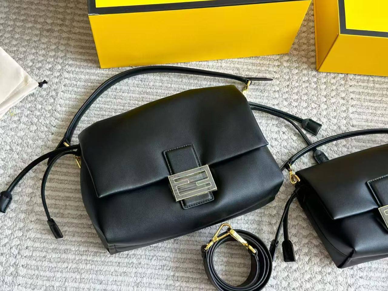 Fendi Mamma Baguette Medium
Sac en cuir nappa noir