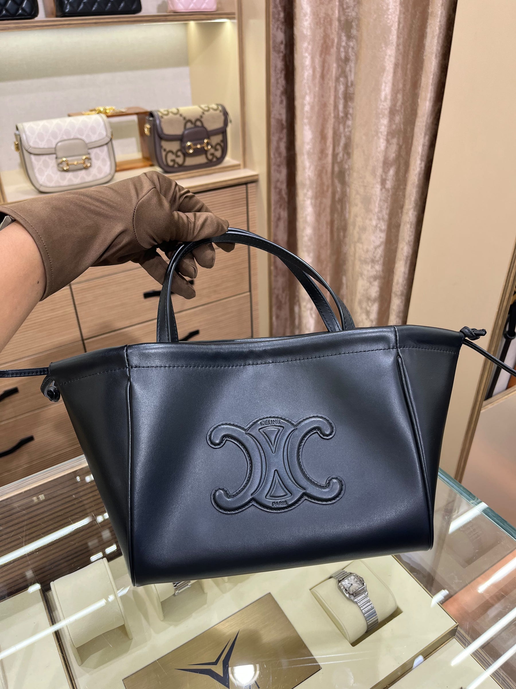 Sac à main CELINE Cabas- Sac porté épaule pour femme en cuir Triomphe