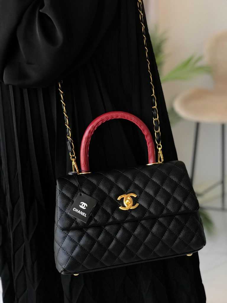 Petit sac à main à rabat en lézard caviar noir