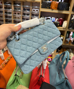 Sac Chanel Classique Moyen à Flap - Denim Trompe-l'œil | Fermoirs en Or Champagne