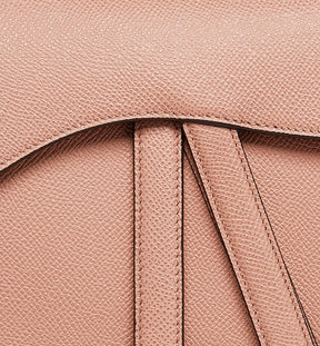 CD Sac Saddle à bandoulière de veau grainé couleur fard