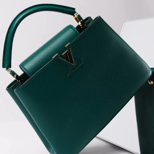 LV Sac Capucines BB En cuir