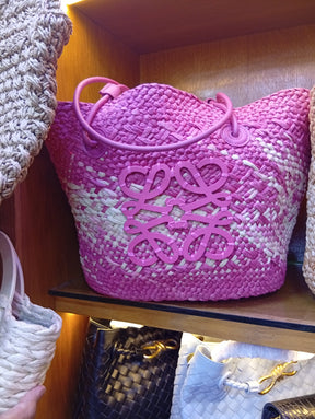 LÔËWE 
Anagram Basket
Rose, Paille