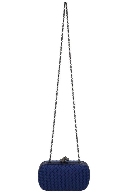 BOTTEGA VENETA Pochette Knot en peau de serpent bleue
