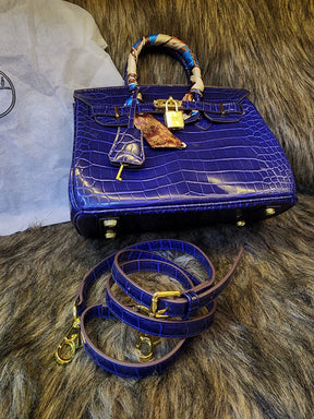 Sac à main poignée avec cadenas en véritable verni effet croco