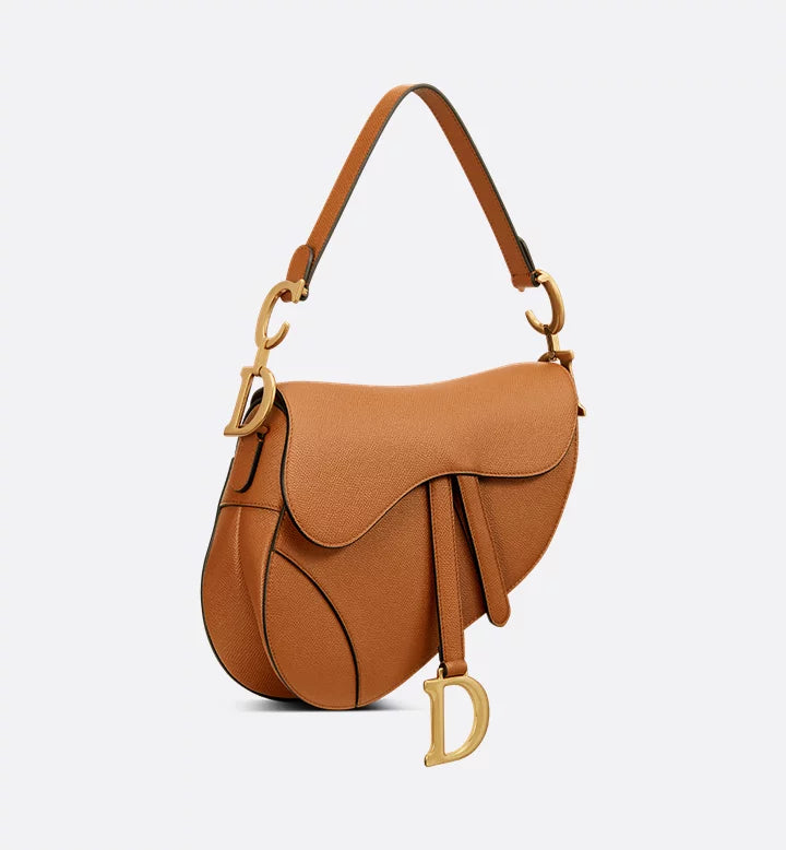 Sac Saddlê à bandoulière de
veau grainé couleur Golden Saddle
