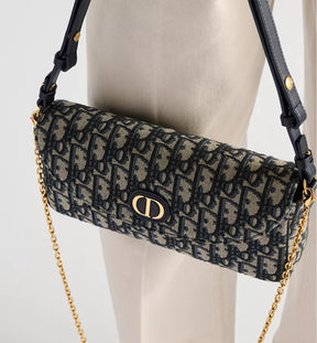Pochette à chaîne D-Vine 30 Montaigne
Toile jacquard Dior Oblique bleu
