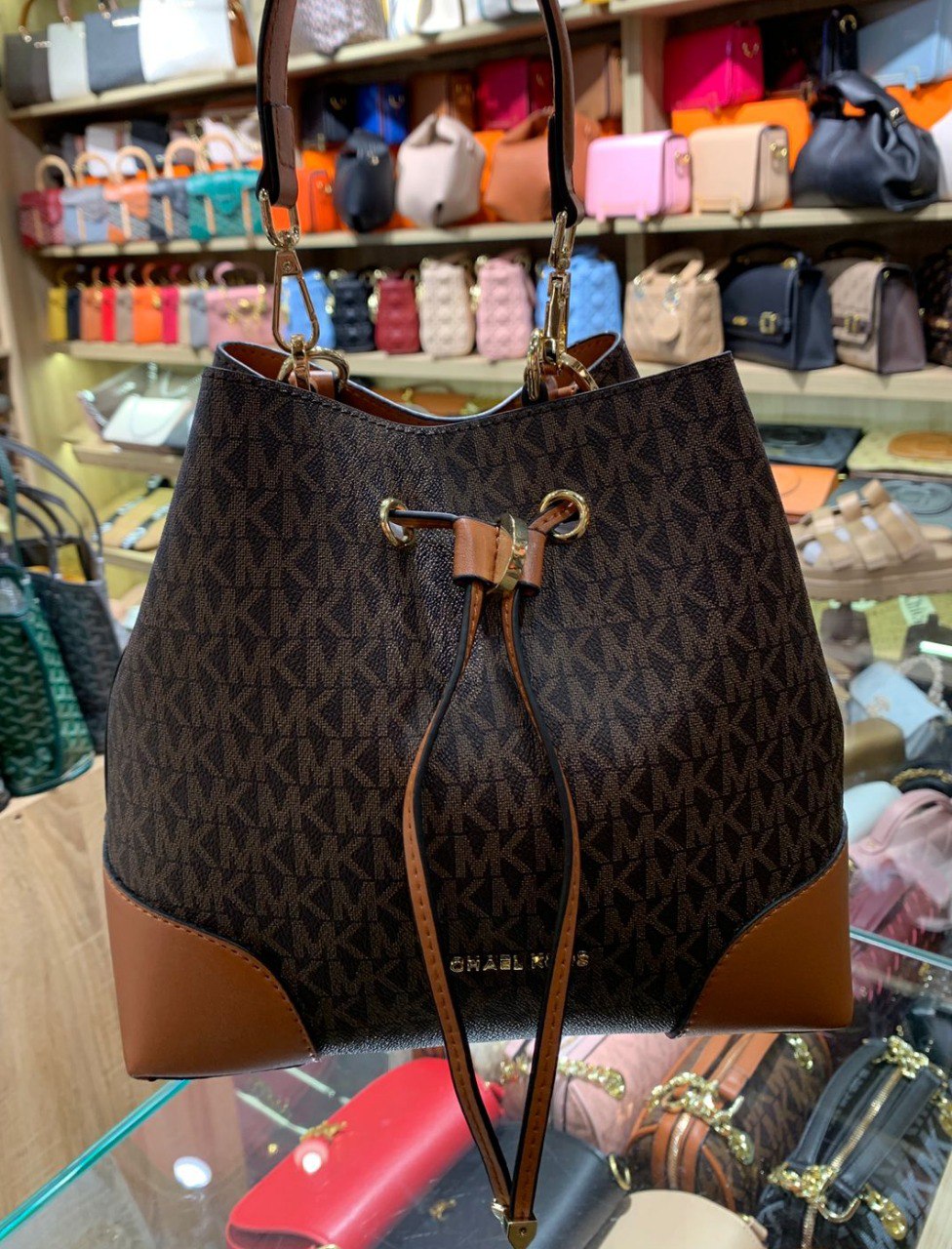 MK Outlet
Petit sac seau Mercer à logo