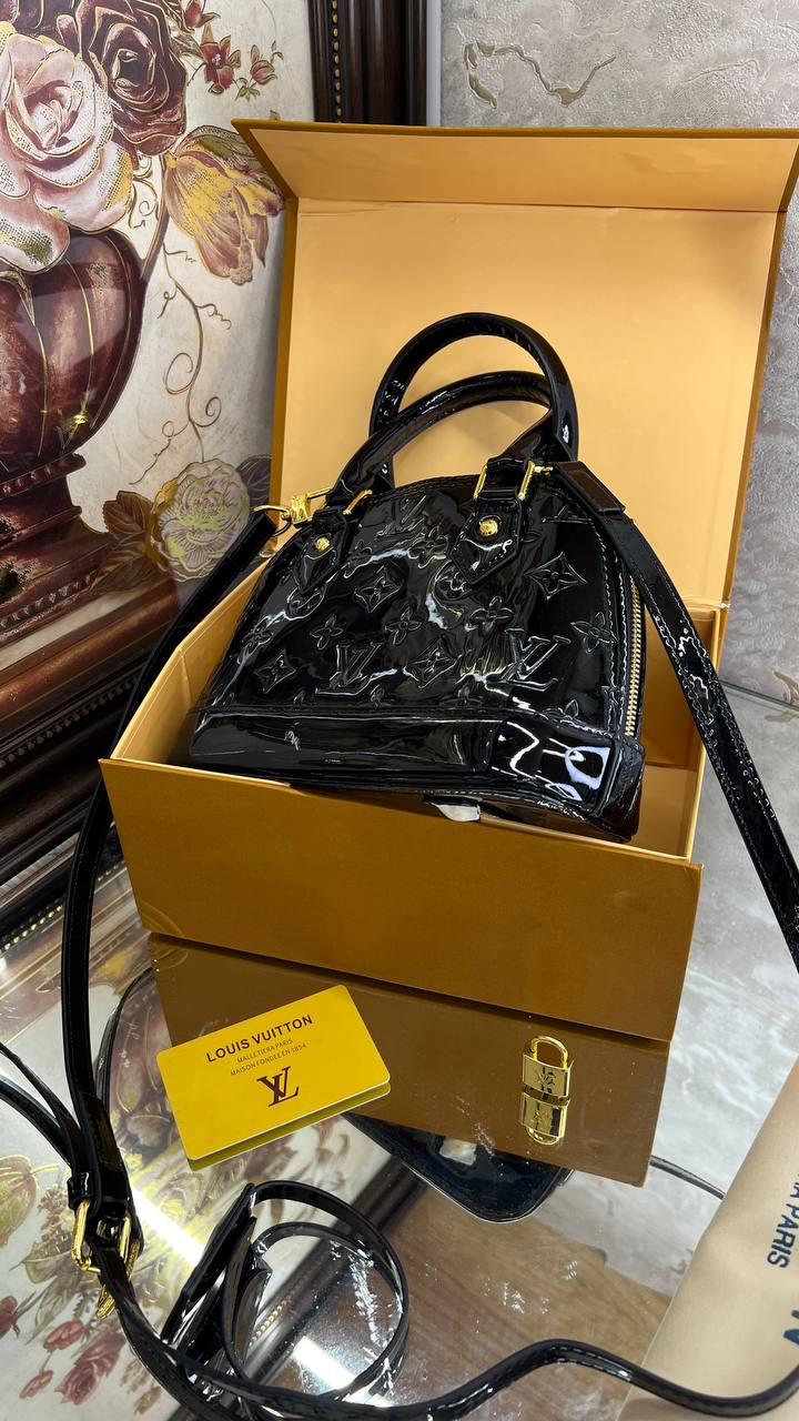 LV 
2017 Monogram Vernis Alma BB satchel