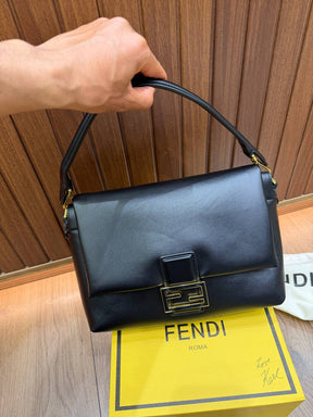 Fendi Mamma Baguette Medium
Sac en cuir nappa noir