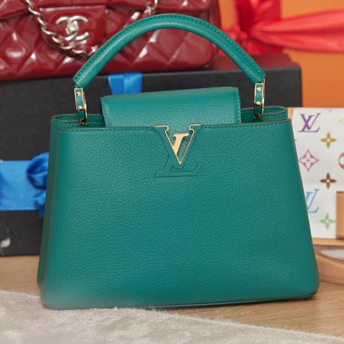 LV Sac Capucines BB En cuir