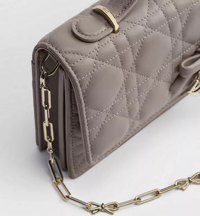 Mini sac My Dior
Cuir d'agneau Cannage gris Trianon
