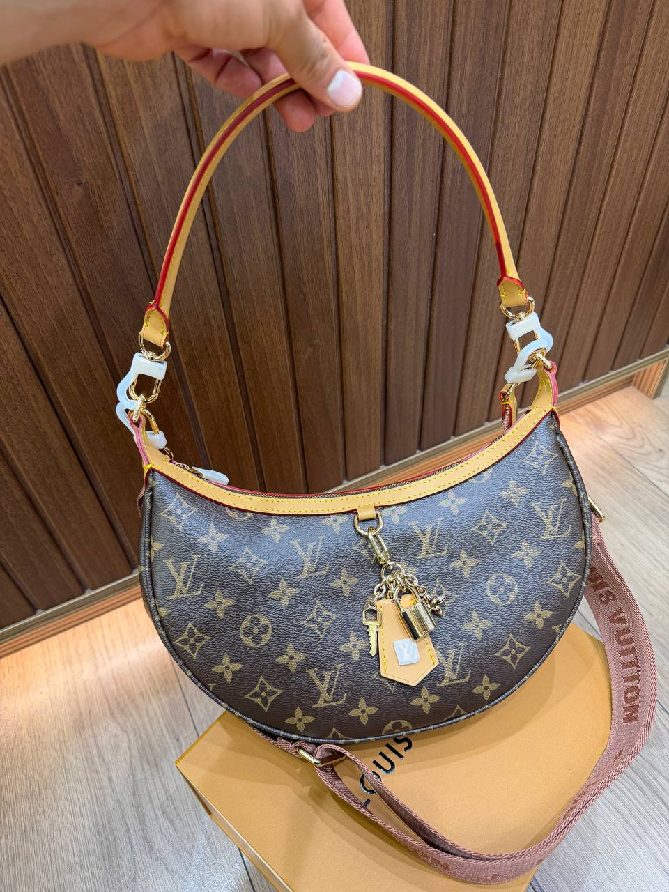 LV Sac Looping En cuir