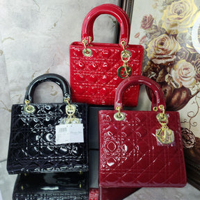 Sac Ladÿ Diôr Medium
de veau Cannage verni noir