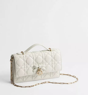 Mini sac My Dior
Cuir d'agneau Cannage couleur latte