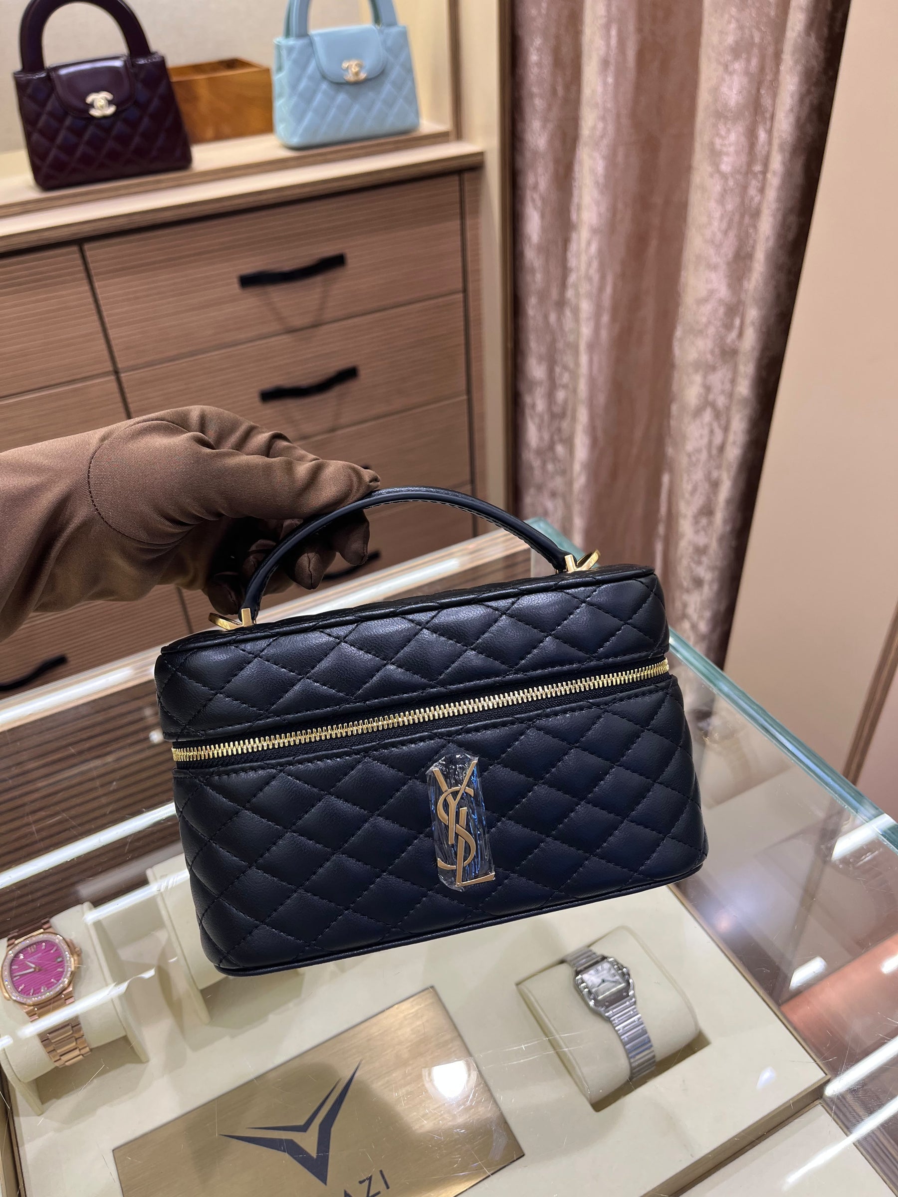 YSL GABY VANITY LARGE EN CUIR D’AGNEAU
NOIR