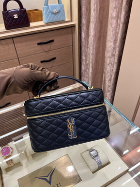 YSL GABY VANITY LARGE EN CUIR D’AGNEAU
NOIR