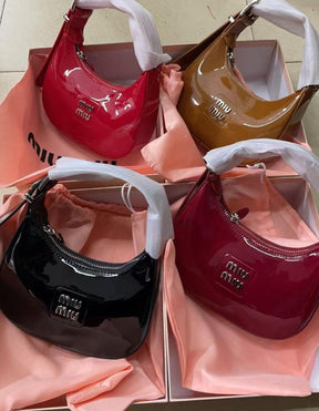 MIÜ MIÛ Petit sac hobo verni