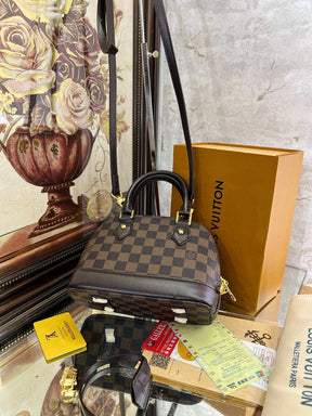 LV Sac à main Alma BB 
Marron