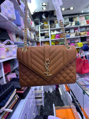 YSL ENVELOPE MEDIUM d’agneau MATELASSÉ
DARK CORK