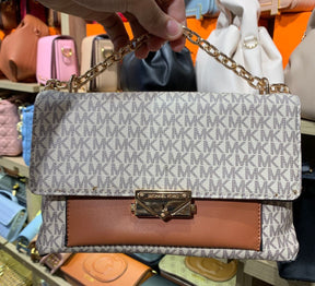 Mich@el Kors
Sac à épaule Cece de taille moyenne et à logo