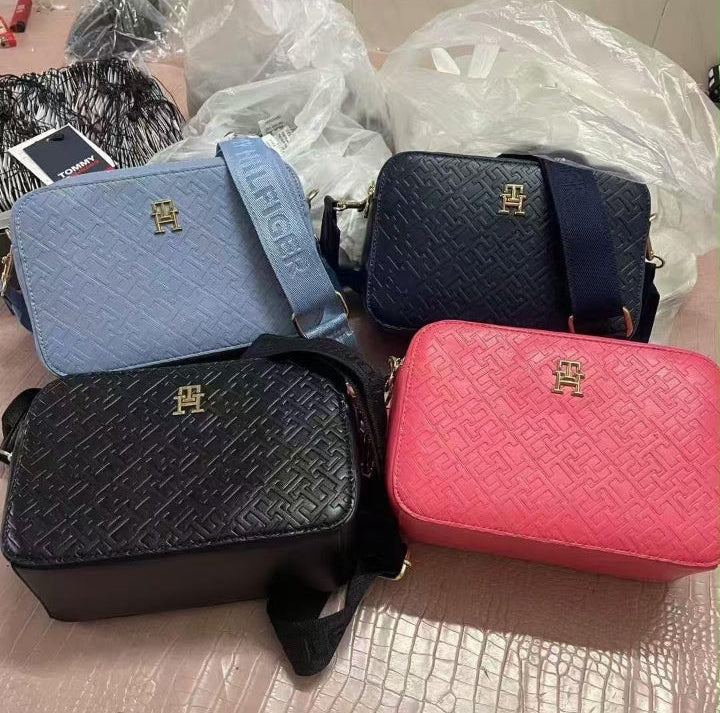 Sac bandoulière à monogramme TH embossé
