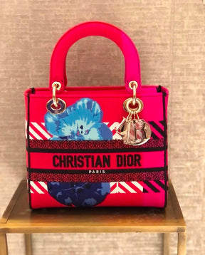 Christian Dior Sac Lady D-Lite Medium en toile brodée motif fleurs Pop – Rouge et rose