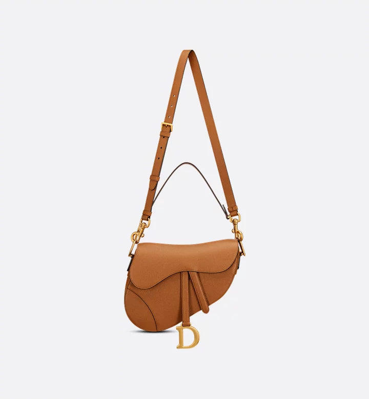 Sac Saddlê à bandoulière de
veau grainé couleur Golden Saddle