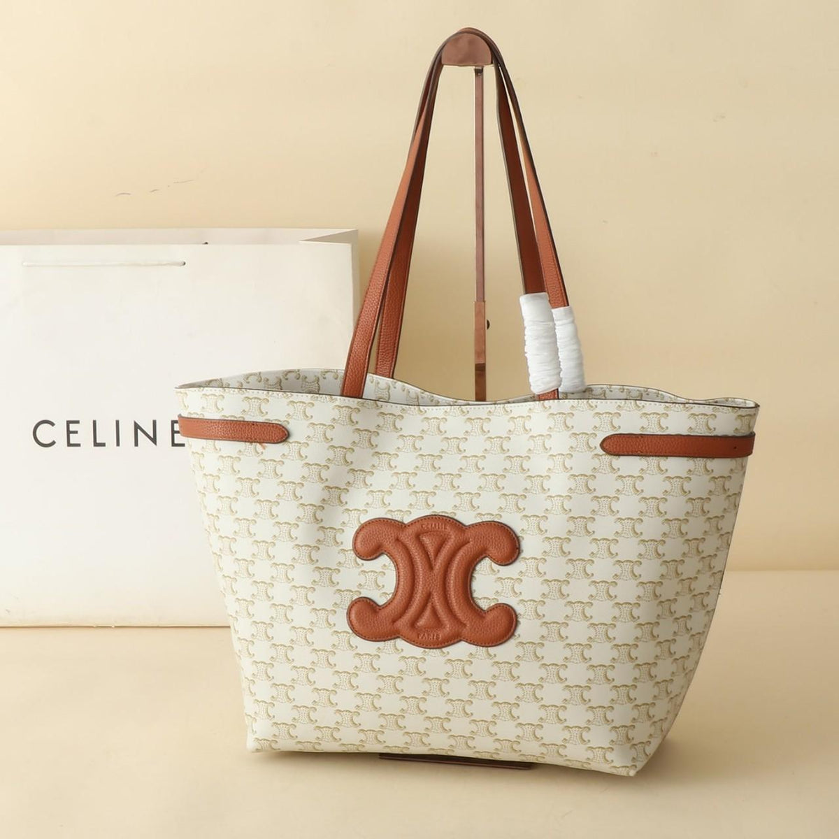 CÉLÏNÊ CABAS ANAÏS MOYEN MODELE TRIOMPHE veau grainé